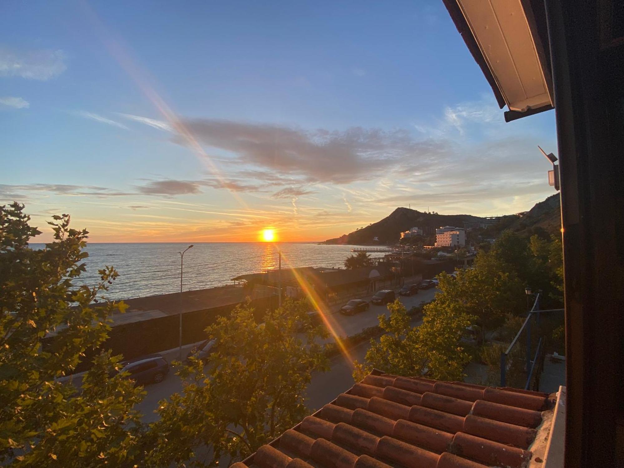 Tramonto Hotel Дуррес Екстер'єр фото
